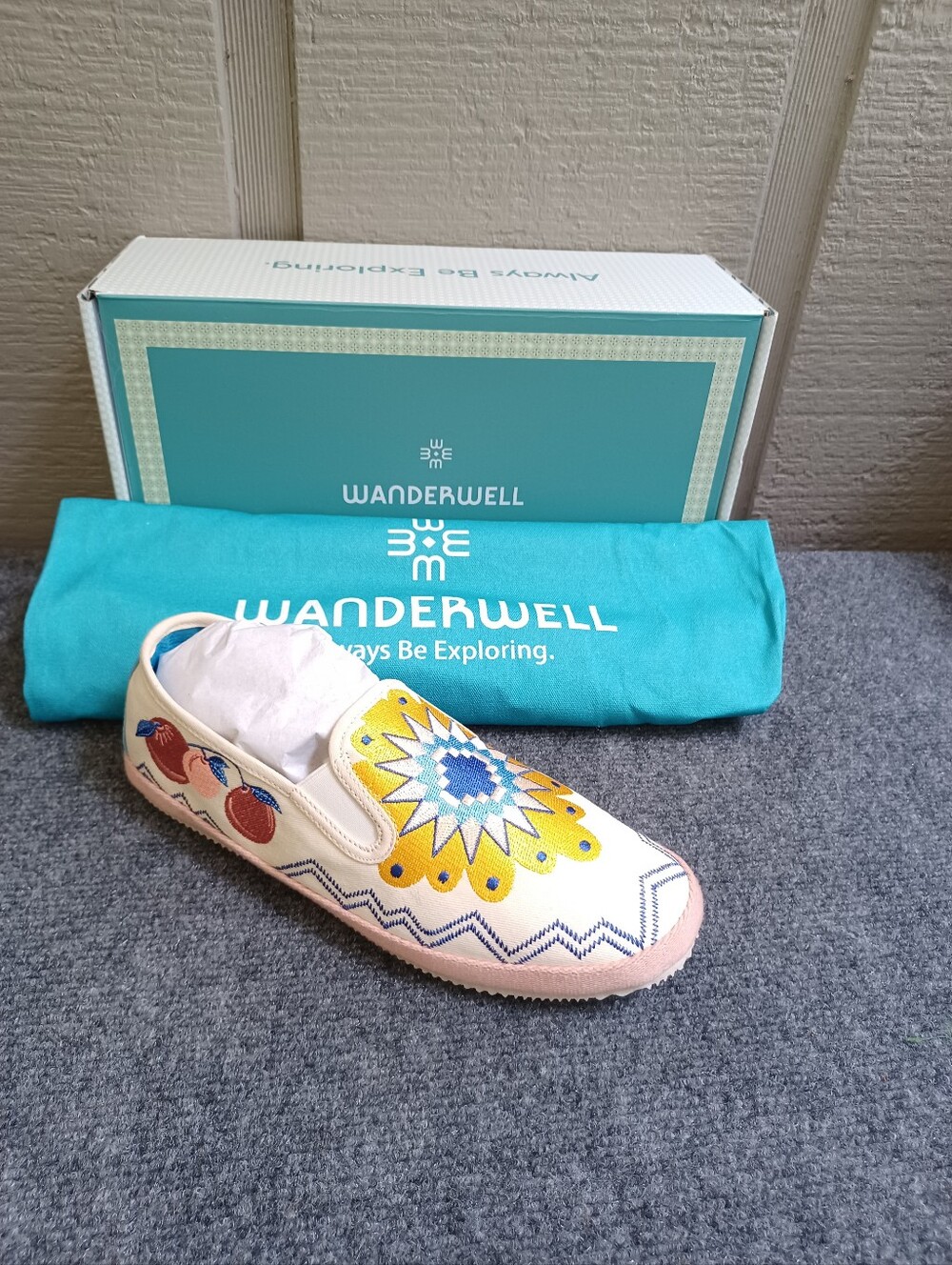 Wanderwell Kasbah Slip On Shoe Size 8 Women Embroidered Washable Adventure Blush